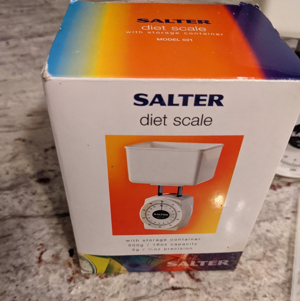 Salter diet scale measure in a rectangular cup for portion control